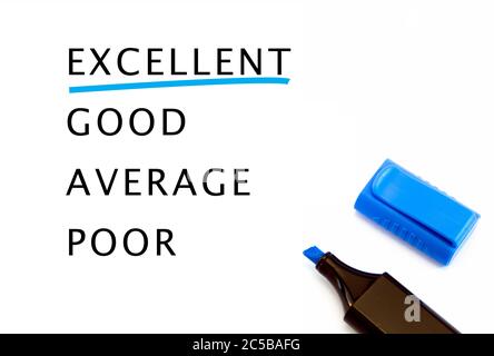 Bewertungsformular mit blauer Markierung, Exzellenz, Leistungskonzept auf weißem Hintergrund Stockfoto