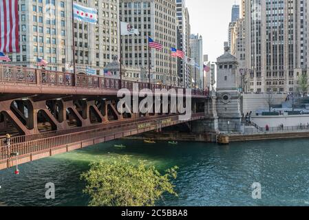 Chicago, Illinois USA - 30. Juni 2018, Chicago River Cityscape , DuSable Bridge während des Tages (nur für redaktionelle Verwendung) Stockfoto