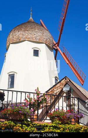 Windmühle auf Alisal Road, Solvang, Santa Barbara County, Zentral-Kalifornien, USA Stockfoto