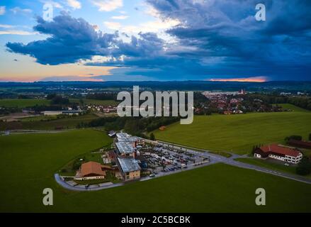 Marktoberdorf, 01. Juli 2020. Hotel WEITBLICK, ein Ort zum Urlaub und Entspannen. Luftdrohnenbild DJI Mavic 2 pro. © Peter Schatz / Alamy Stock Photos Stockfoto