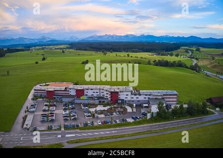 Marktoberdorf, 01. Juli 2020. Hotel WEITBLICK, ein Ort zum Urlaub und Entspannen. Luftdrohnenbild DJI Mavic 2 pro. © Peter Schatz / Alamy Stock Photos Stockfoto