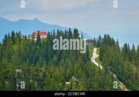 Garmisch-Partenkirchen, 25. Juni 2020. Wandern und Mountainbiken rund um die Zugspitze, den höchsten deutschen Berg und Alpspitze mit Kreuzeckbahn. © Peter Schatz / Alamy Stock Photos Stockfoto
