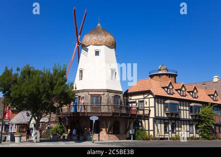 Windmühle auf Alisal Road, Solvang, Santa Barbara County, Zentral-Kalifornien, USA Stockfoto