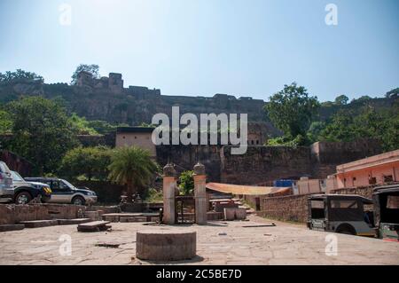 Ranthambore Fort liegt innerhalb des Ranthambore National Park, in der Nähe der Stadt Sawai Madhopur, der Park ist das ehemalige Jagdgebiet des Maharaja Stockfoto