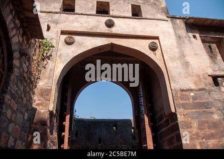 Ranthambore Fort liegt innerhalb des Ranthambore National Park, in der Nähe der Stadt Sawai Madhopur, der Park ist das ehemalige Jagdgebiet des Maharaja Stockfoto