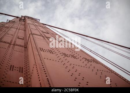 Blick auf den PG&E Tower, die Golden Gate Bridge, San Francisco Stockfoto