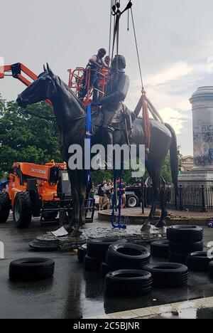 Richmond, VA, USA. Juli 2020. Stonewall Jackson Statue befindet sich auf Monument Avenue in Richmond gesehen, auf Befehl von Bürgermeister Levar Stoney entfernt, die die sofortige Entfernung von mehreren Denkmälern in der Stadt Richmond Mittwoch, 1. Juli 2020 in Richmond, Virginia angeordnet. Kredit: Mpi34/Media Punch/Alamy Live Nachrichten Stockfoto