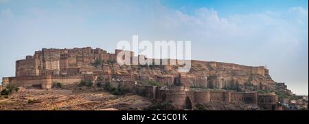 23. Februar 2020- Indien - Mehrangarh Fort in Jodhpur, Mehrangarh Fort der schönen Stadt Jodhpur, die blaue Stadt von Rajasthan in Stockfoto