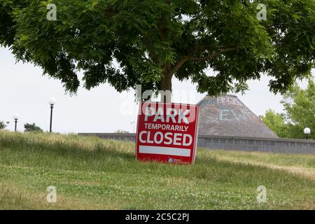 Washington DC, USA. Juli 2020. Der CAL Anderson Park ist geschlossen, nachdem Polizeibeamte am Mittwoch, den 1. Juli 2020, die Zone des 'Capitol Hill Occupied' in Seattle geräumt hatten. Die Zone, ein Besatzungsprotest und selbst erklärte autonome Zone, wurde am 8. Juni 2020 gegründet, als die Seattle Polizeiabteilung das East Precinct nach Tagen der Proteste im Gefolge des Todes von George Floyd während in Minneapolis Polizeigewahrsam schloss. Quelle: Paul Christian Gordon/Alamy Live News Stockfoto