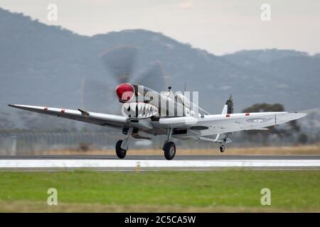 Supermarine Spitfire MK VIII VH-HET in der Royal Australian Air Force (RAAF) Markierungen durch die ihlienworth Aviation Museum betrieben. Stockfoto