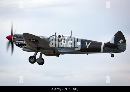 Supermarine Spitfire MK VIII VH-HET in der Royal Australian Air Force (RAAF) Markierungen durch die ihlienworth Aviation Museum betrieben. Stockfoto