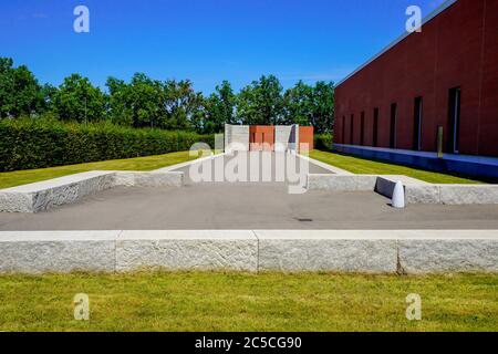 Die Promenade mit „offenen Räumen“ von Àlvaro-Siza auf dem Vitra Campus, weil am Rhein. Stockfoto