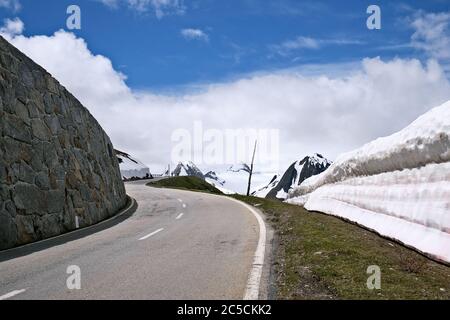 Nufenenpass in den Schweizer Alpen, die die Kantone Wallis und Tessin, Schweiz verbinden. Stockfoto