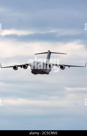 Royal Australian Air Force (RAAF) Boeing C-17A Globemaster III großes Militärflugzeug betrieben von 36 Squadron in RAAF Amberley, Queenslan Stockfoto