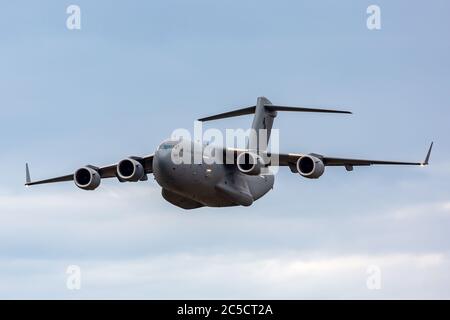 Royal Australian Air Force (RAAF) Boeing C-17A Globemaster III großes Militärflugzeug betrieben von 36 Squadron in RAAF Amberley, Queenslan Stockfoto