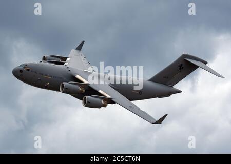 Royal Australian Air Force (RAAF) Boeing C-17A Globemaster III großes Militärflugzeug betrieben von 36 Squadron in RAAF Amberley, Queenslan Stockfoto