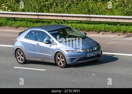 2007 Blue Honda Civic SE i-CTDI; Fahrzeuge mit Verkehrsbehinderungen, Fahrzeuge, die Fahrzeuge auf britischen Straßen fahren, Motoren, Fahrzeuge auf dem Autobahnnetz der M6. Stockfoto