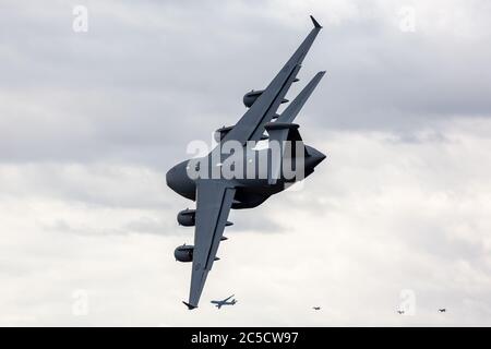 Royal Australian Air Force (RAAF) Boeing C-17A Globemaster III großes Militärflugzeug betrieben von 36 Squadron in RAAF Amberley, Queenslan Stockfoto