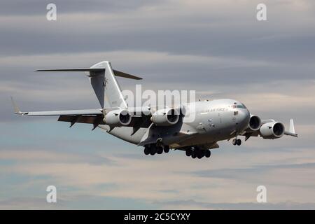 Royal Australian Air Force (RAAF) Boeing C-17A Globemaster III großes Militärflugzeug betrieben von 36 Squadron in RAAF Amberley, Queenslan Stockfoto