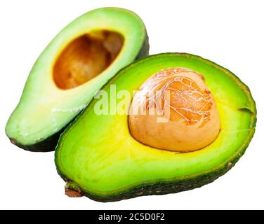 Bild von Nahaufnahme der geschnittenen Avocado mit Knochen. Isoliert auf weißem Hintergrund Stockfoto