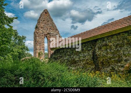 Ruinen der historischen Abtei Lindow in Brandenburg Stockfoto