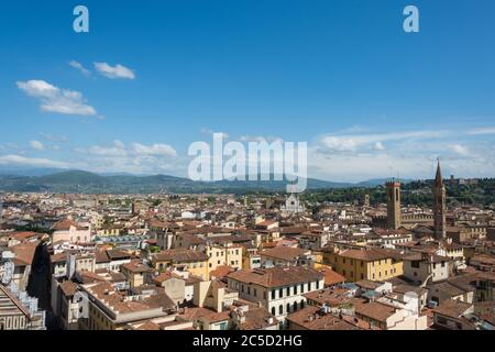 Panoramabild aufgenommen in der Cattedrale di Santa Maria del Fiore, in Florenz, Italien. Südblick auf Florenz Stockfoto