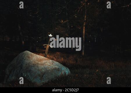 Excalibur Schwert im Felsen. König Arthur und Fantasie Stockfoto