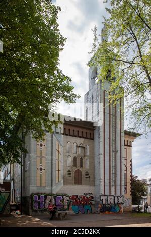 Hochbunker Helenenwall im Stadtteil Deutz, Köln, Deutschland. Hochbunker Helenenwall im Stadtteil Deutz, Köln, Deutschland. Stockfoto