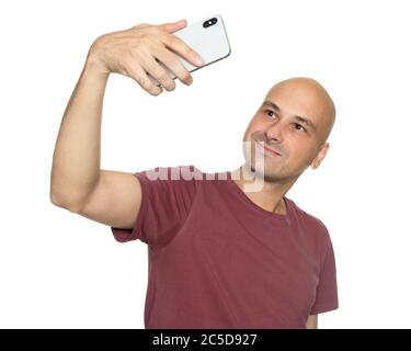 Der Mensch macht Selfie auf seinem Smartphone. Studioaufnahme. Isoliert auf Weiß Stockfoto