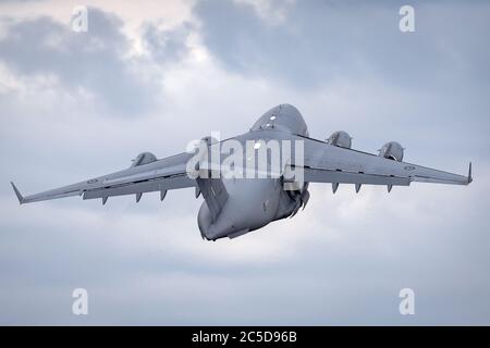 Royal Australian Air Force (RAAF) Boeing C-17A Globemaster III großes Militärflugzeug betrieben von 36 Squadron in RAAF Amberley, Queenslan Stockfoto