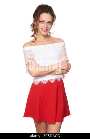 Studio-Aufnahme von glücklicher Frau mit positivem Lächeln und schöne Frisur isoliert auf weißer Wand Stockfoto