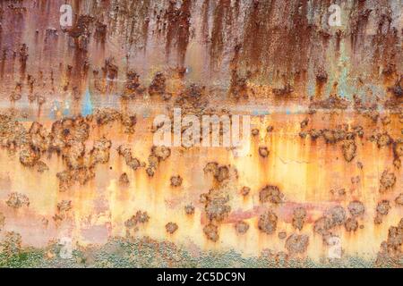 Rost bedeckt verwitterten Eisen Stahl Metall Textur Hintergrund mit rostigen Peeling Blasenfarbe Stockfoto