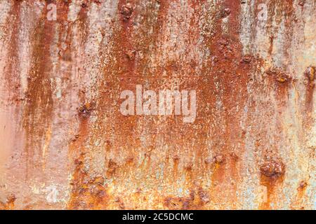 Rost bedeckt verwitterten Eisen Stahl Metall Textur Hintergrund mit rostigen Peeling Blasenfarbe Stockfoto