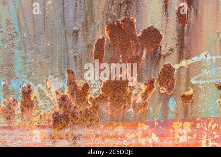 Rost bedeckt verwitterten Eisen Stahl Metall Textur Hintergrund mit rostigen Peeling Blasenfarbe Stockfoto