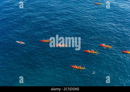 Kajakfahren in der adria bei dubrovnik, Kroatien Stockfoto