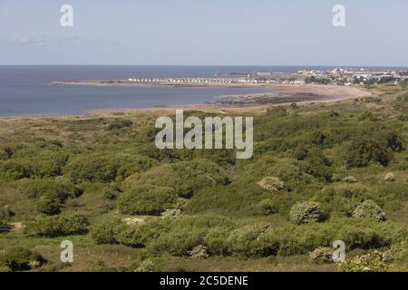 Blick vom Merthry Mawr warren National Nature Reserve von Newton Beach Abschnitt Glamorgan Heritage Coast mit Porthcawl in der Ferne Stockfoto