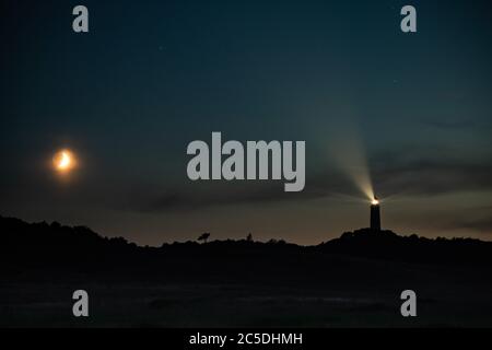 06-25-2020 Insel Hiddensee, Mecklenburg Vorpommern, Deutschland, Leuchtturm auf dem "Dornbusch" bei Nacht Stockfoto