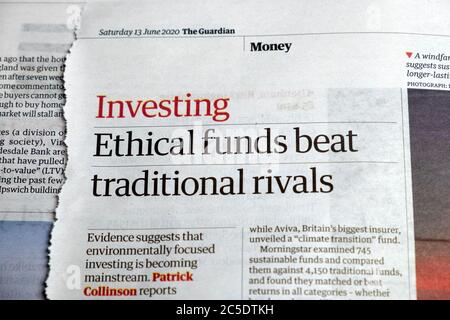 Zeitungsartikel in der Geldsektion des Guardian Papiers "ethische Fonds investieren schlagen traditionelle Rivalen" 13. Juni 2020 London England Großbritannien Stockfoto