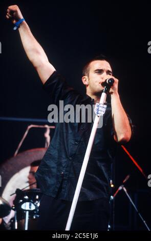 Robbie Williams beim Glastonbury Festival 1998, Worthy Farm Somerset, England, Großbritannien. Stockfoto