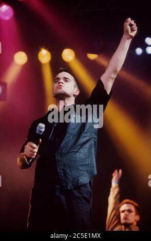 Robbie Williams beim Glastonbury Festival 1998, Worthy Farm Somerset, England, Großbritannien. Stockfoto