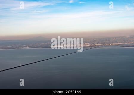 Luftaufnahme der San Mateo–Hayward Bridge San Francisco California U.S.A. Stockfoto