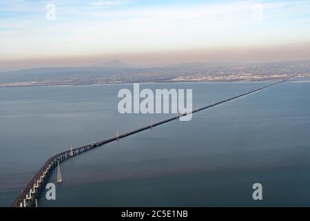 Luftaufnahme der San Mateo–Hayward Bridge San Francisco California U.S.A. Stockfoto