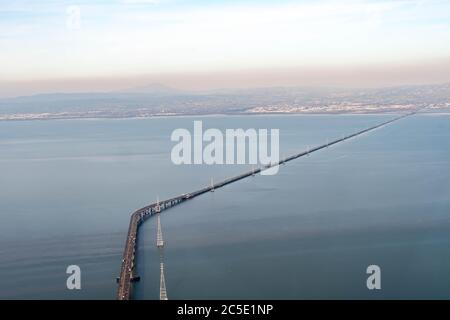 Luftaufnahme der San Mateo–Hayward Bridge San Francisco California U.S.A. Stockfoto