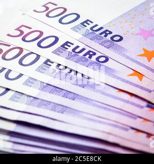 500 Euro Geldscheine wie ein Fan. 500 Banknoten der Währung der Europäischen Union. Stapel von Euro-Geld-Cash-Nahaufnahme. Konzept von Bank, Stock und Weal Stockfoto