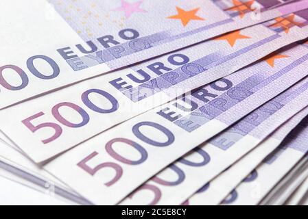 500 Euro Geldscheine wie ein Fan. 500 Banknoten der Währung der Europäischen Union. Stapel von Euro-Geld-Cash-Nahaufnahme. Konzept von Bank, Stock und Weal Stockfoto