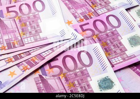 500 Euro Geldscheine Hintergrund. 500 Banknoten der Währung der Europäischen Union. Stapel von Euro-Geld-Cash-Nahaufnahme. Konzept von Bank, Stock und Weal Stockfoto