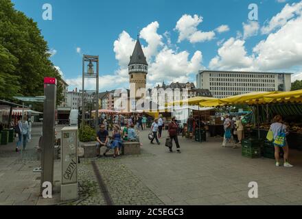 bockenheim markt, ein wöchentlicher Bauernmarkt auf der Bockenheimer Warte mit Obst- und Gemüseständen, Frankfurt am Main, Deutschland Stockfoto