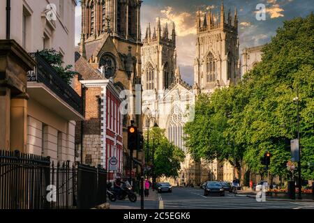 Die Kathedrale von York und ein Blick auf die Stadt bei Sonnenuntergang Stockfoto