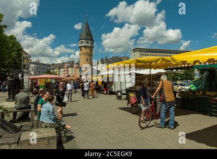 bockenheim markt, ein wöchentlicher Bauernmarkt auf der Bockenheimer Warte mit Obst- und Gemüseständen, Frankfurt am Main, Deutschland Stockfoto