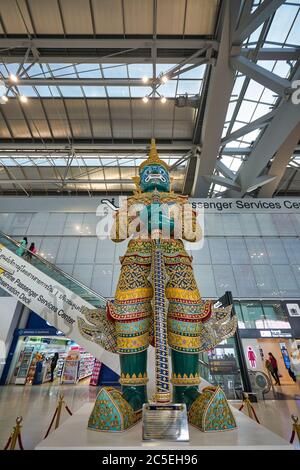BANGKOK, THAILAND - CIRCA JANUAR 2020: Innenaufnahme des Suvarnabhumi Flughafens. Stockfoto